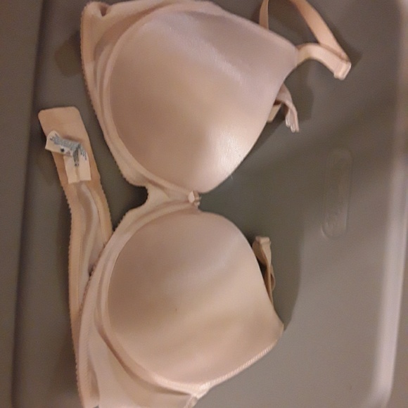 Bras - Picture 8 of 8